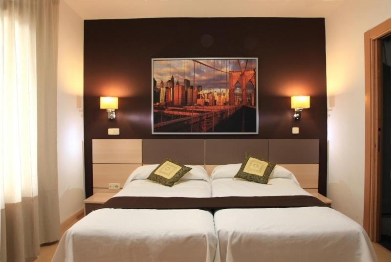 Hostal Falfes Hotel Madrid Room photo