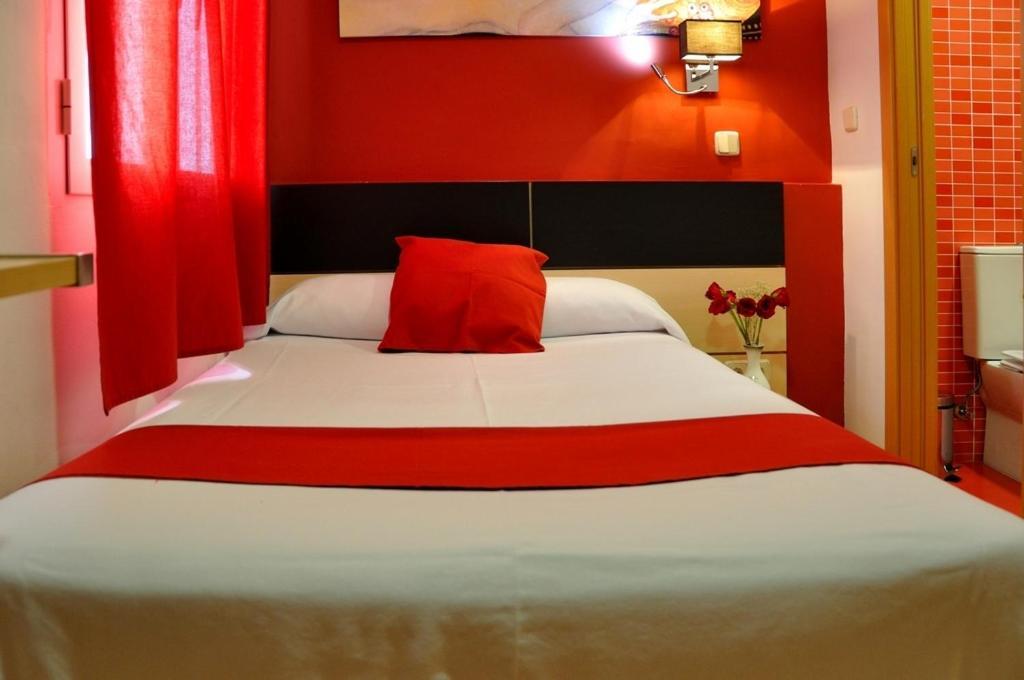 Hostal Falfes Hotel Madrid Room photo